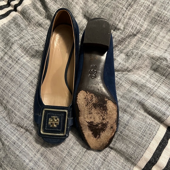 Tory Burch Navy Block Heel 6 - Picture 2 of 6